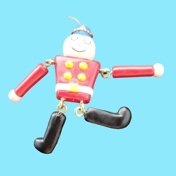 Toy Soldier Pin Brooch Holiday Christmas Dangle Legs Arms Jewelry - Picture 3 of 6